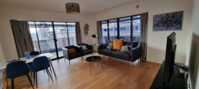 BEL APPARTEMENT CONTEMPORAIN avec TERRASSE et CLIMATISATION
